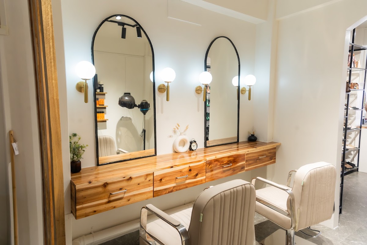 Sakhi Makeup Styling Salon (Shoes and Bags)