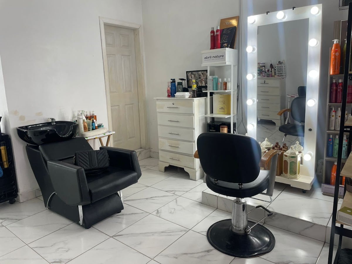 Golden Elegance Beauty Salon