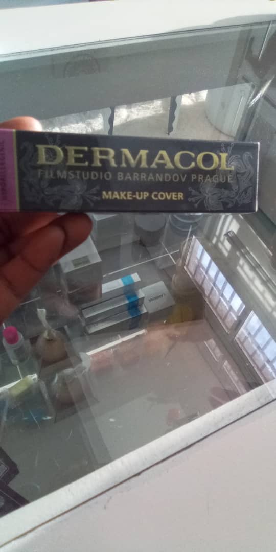Magasin de cosmétiques et maquillages