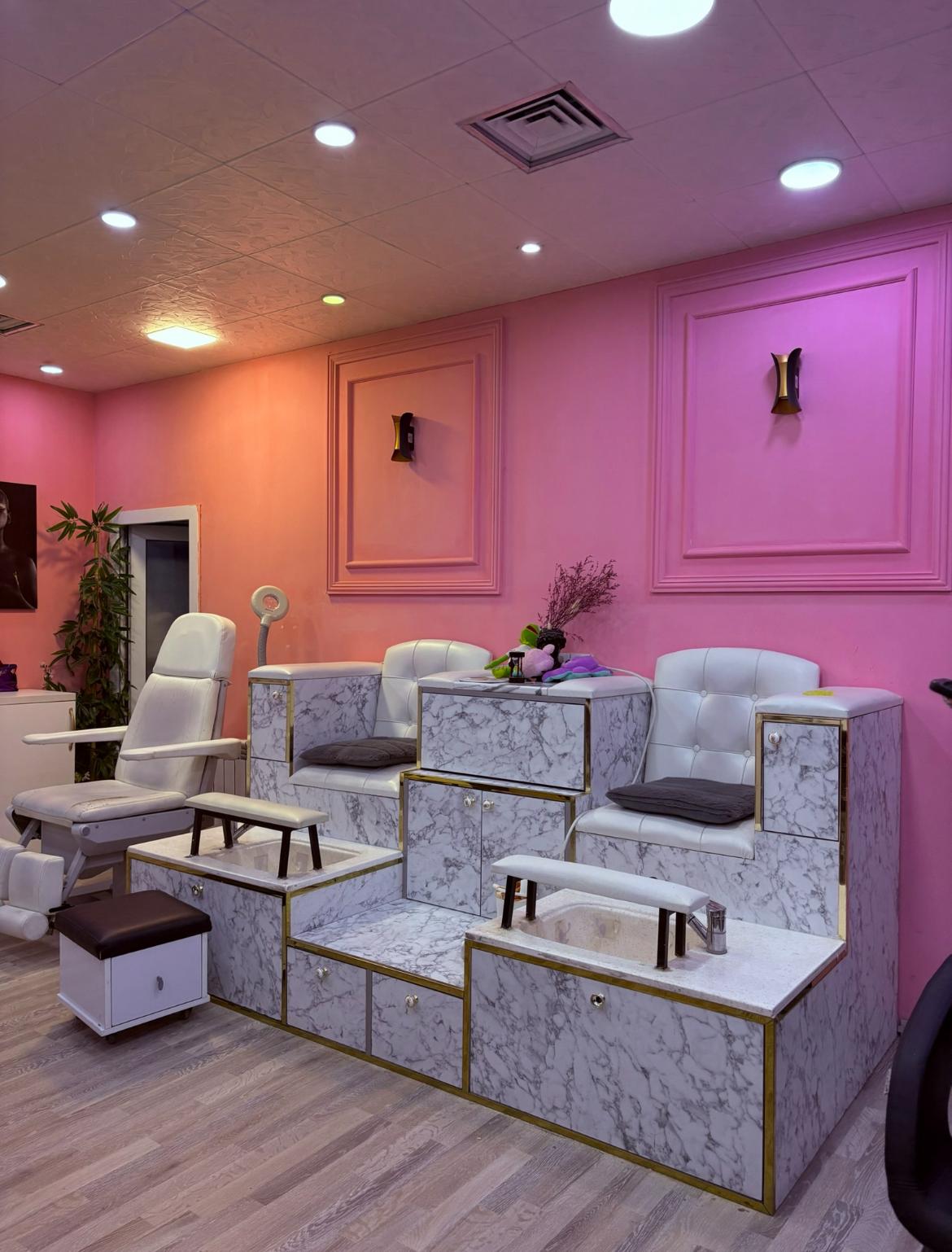 Saxara Salon