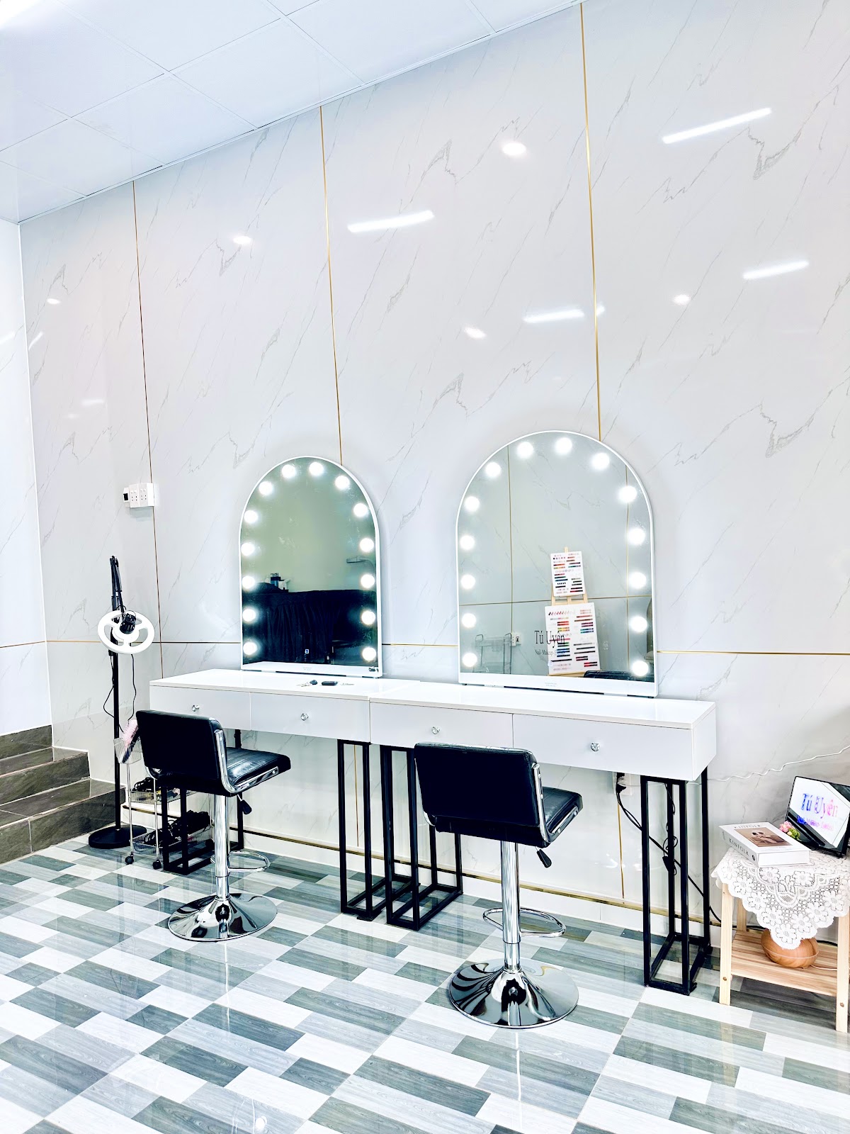 Tiem Tu Uyen nail- makeup- noi mi