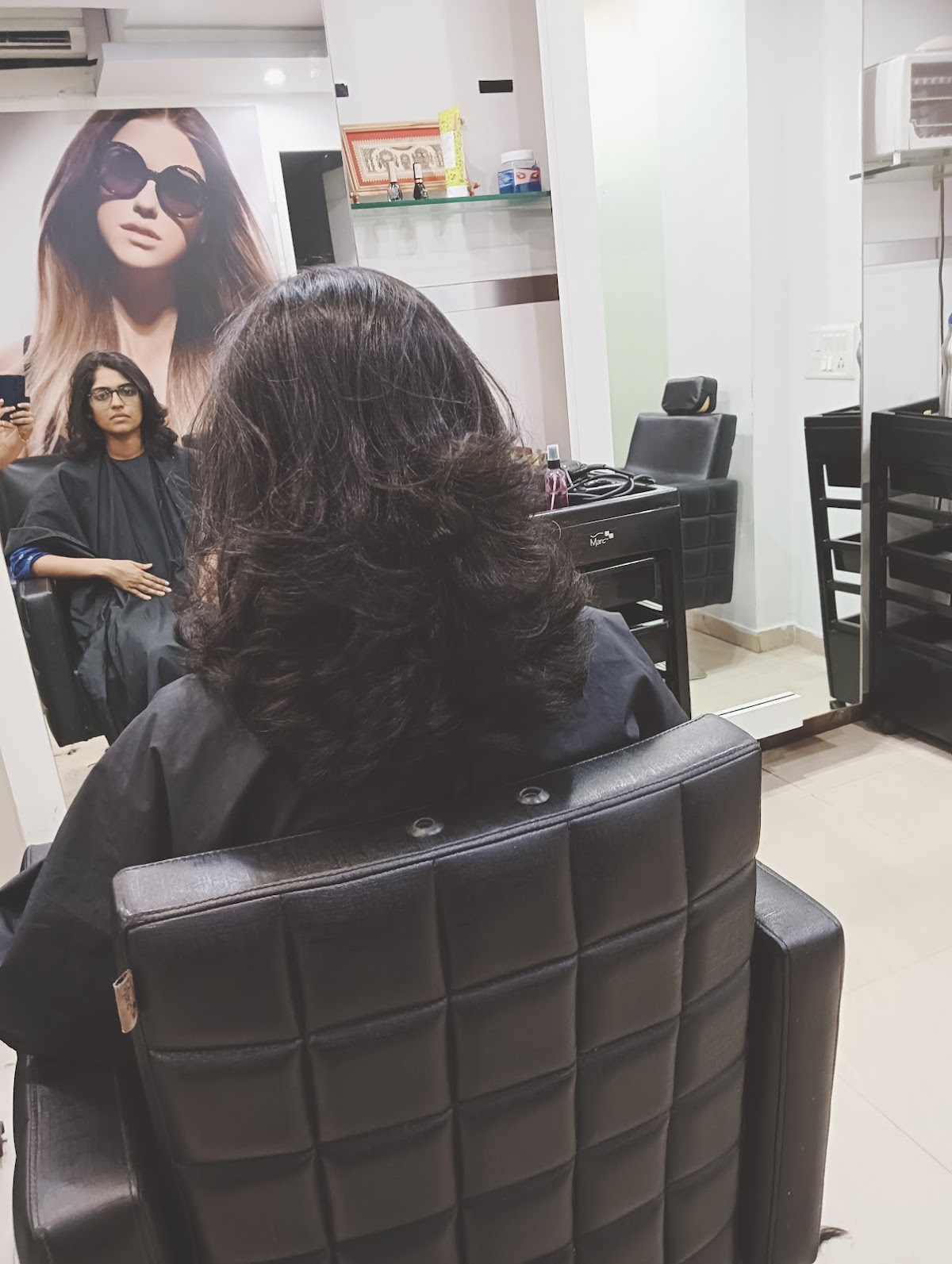 Greens Glow Unisex Saloon