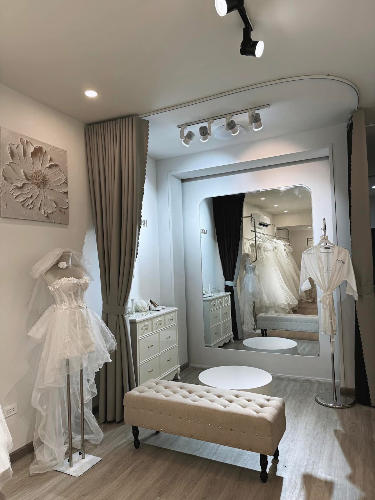 Ngoc Dinh Bridal