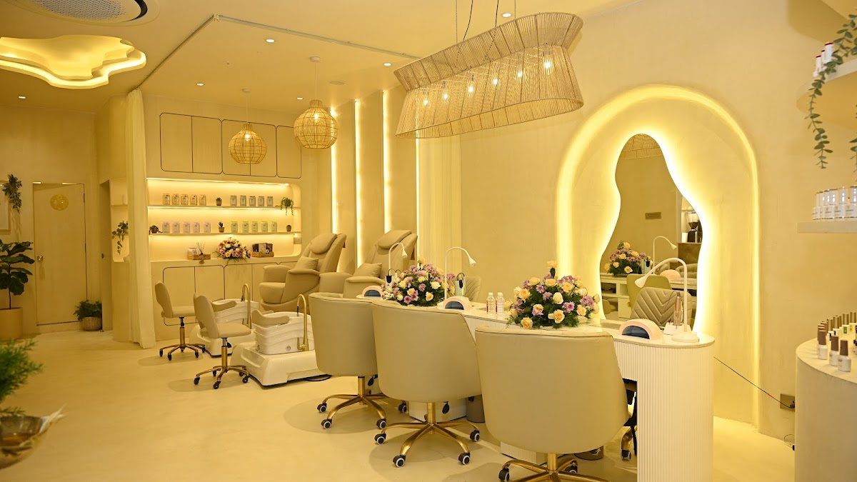 SM Luxury Salon & Cafe