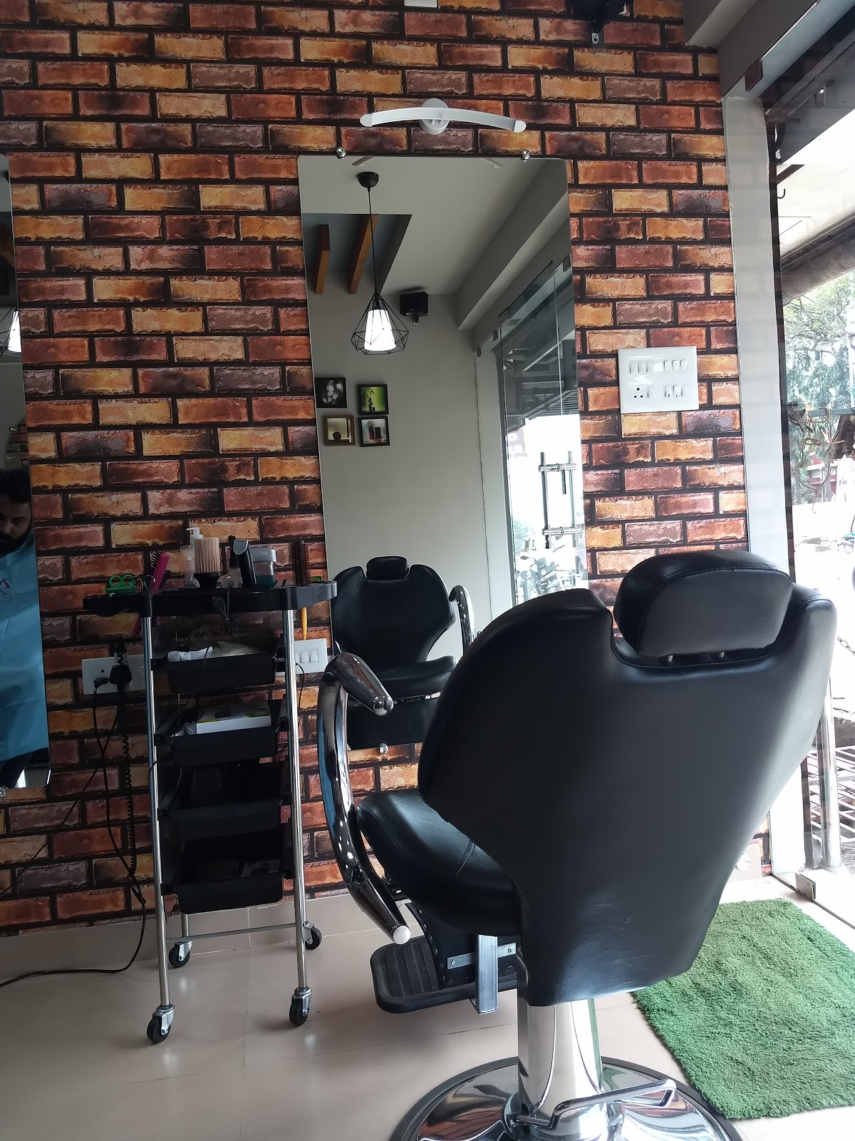 PT SALON and MAKEUP STUDIO