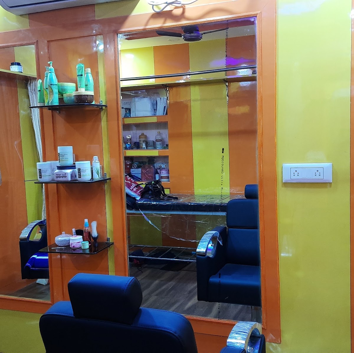 WOMEN Ladies Beauty Parlour