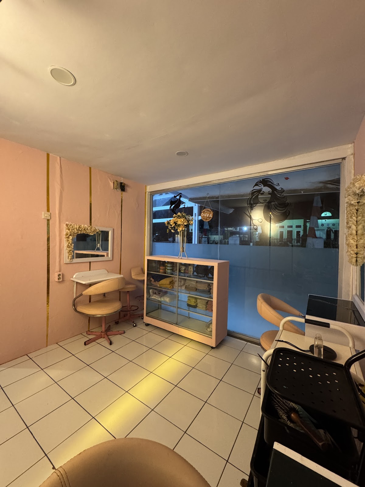 Vanra Salon