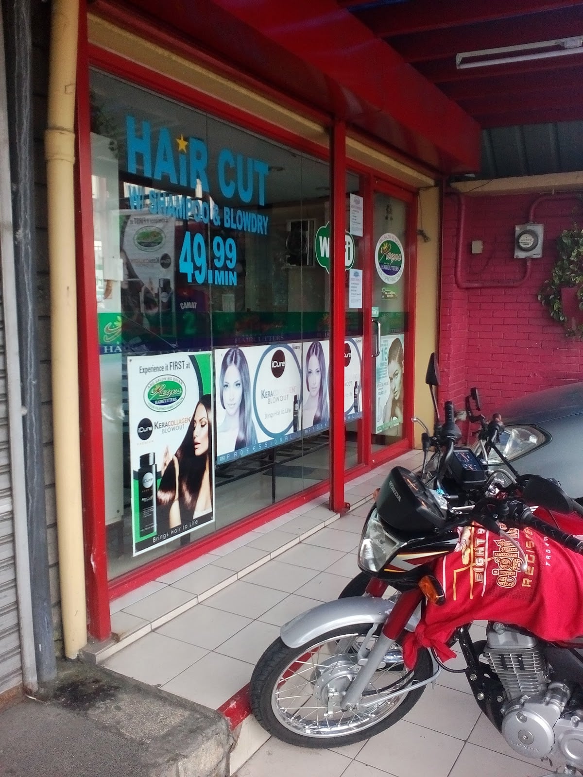 Reyes Haircutters