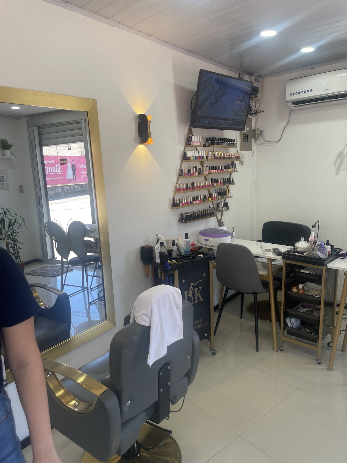 Olaizza's Studio Salon