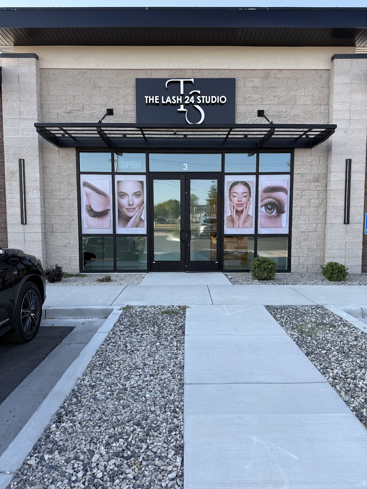 The Lash 24 Studio