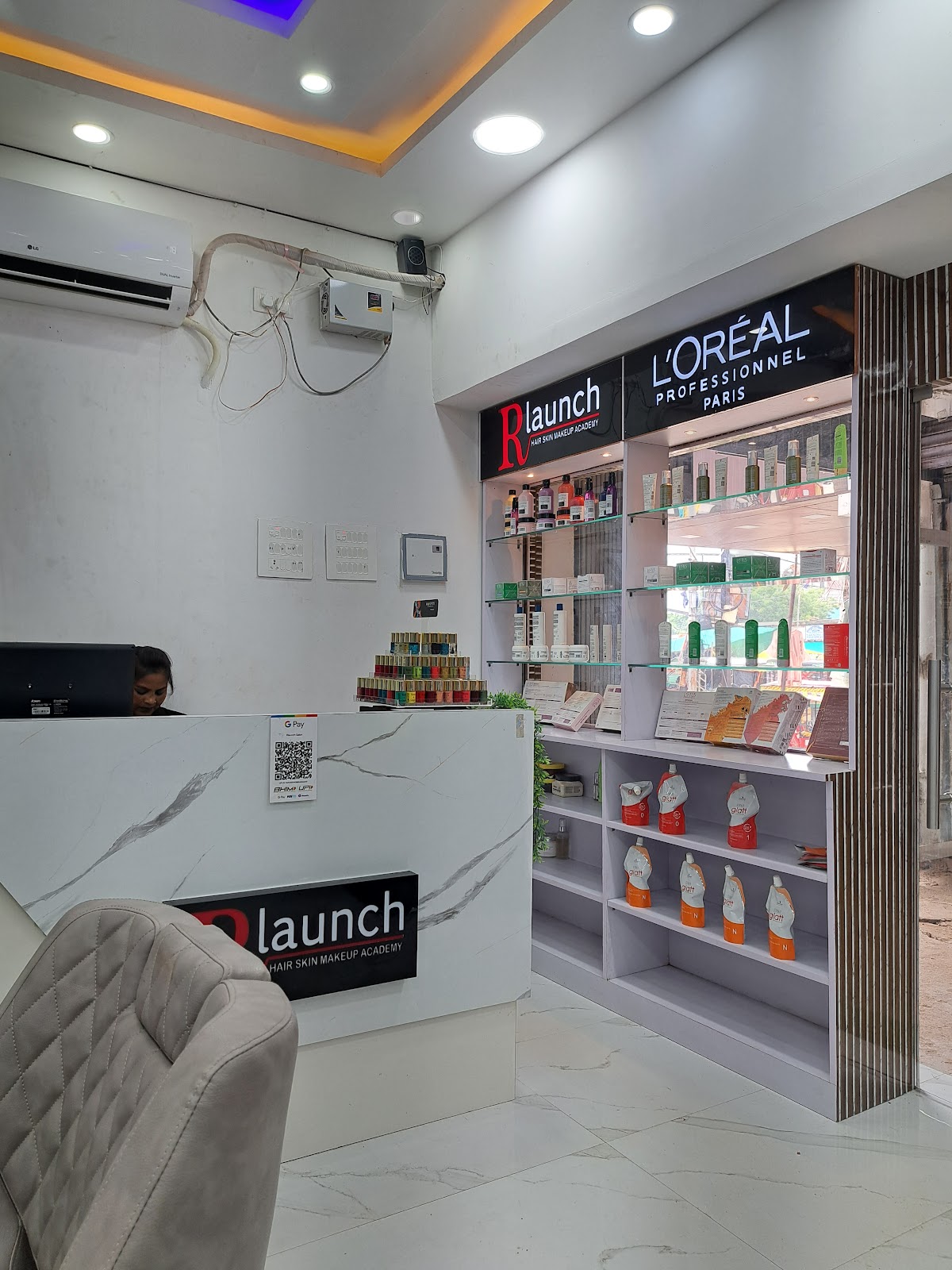 RLaunch Unisex Salon Mahagama