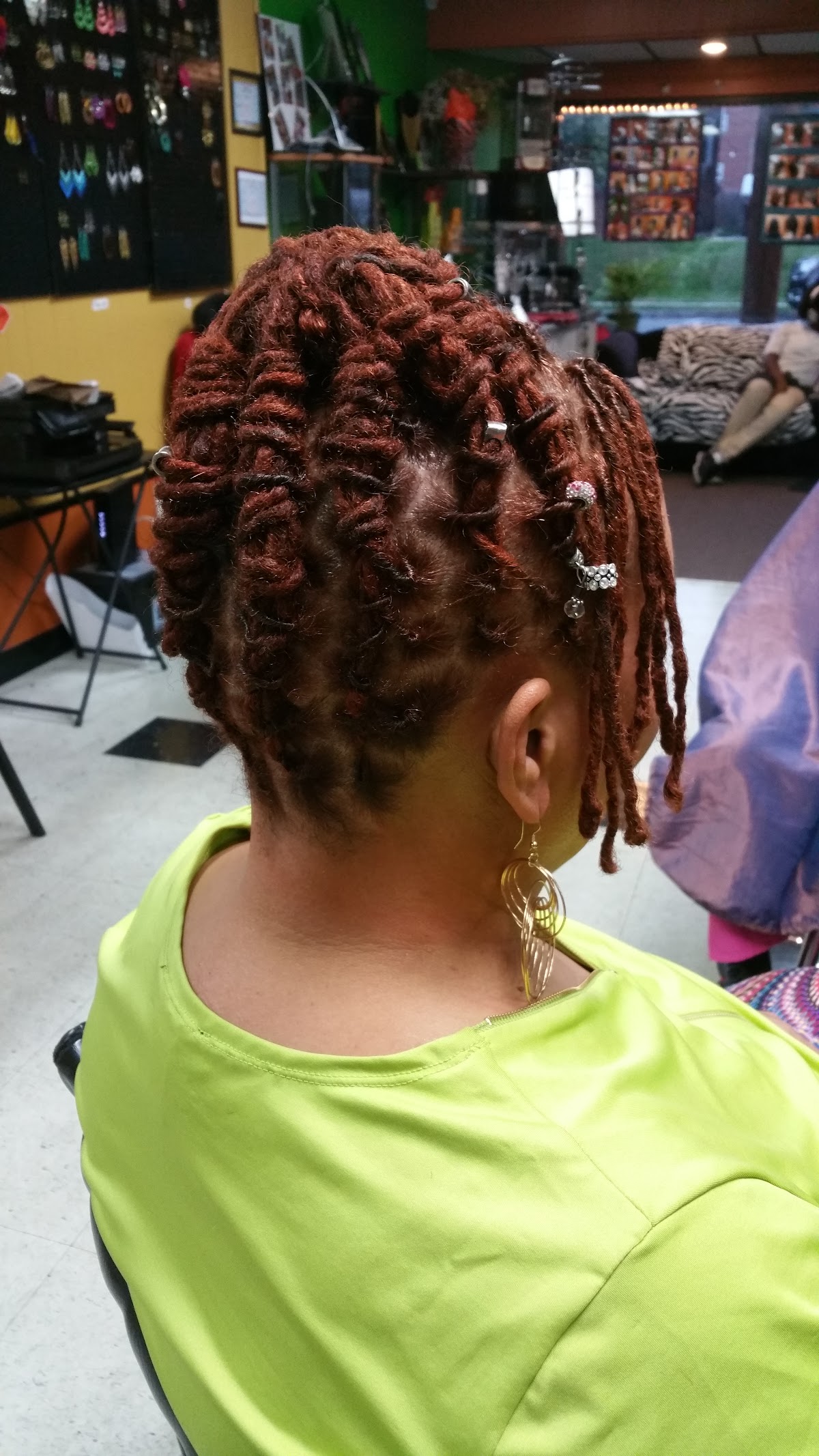 Divas & Dudes Salon & Boutique