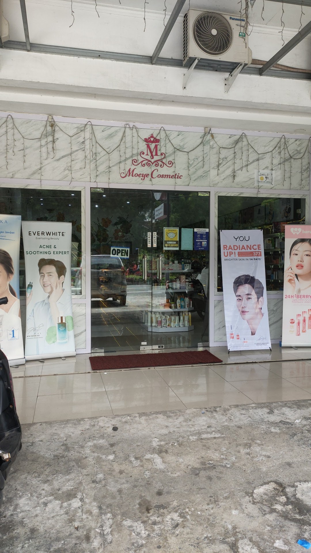 Moeye Cosmetic Pusat