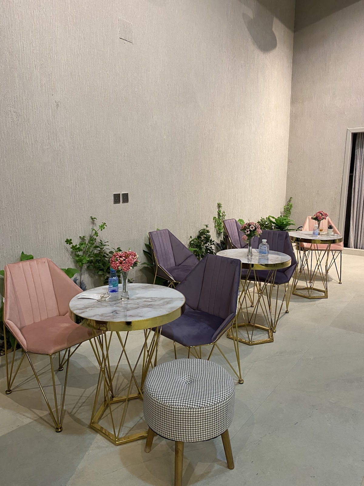Lola Salon