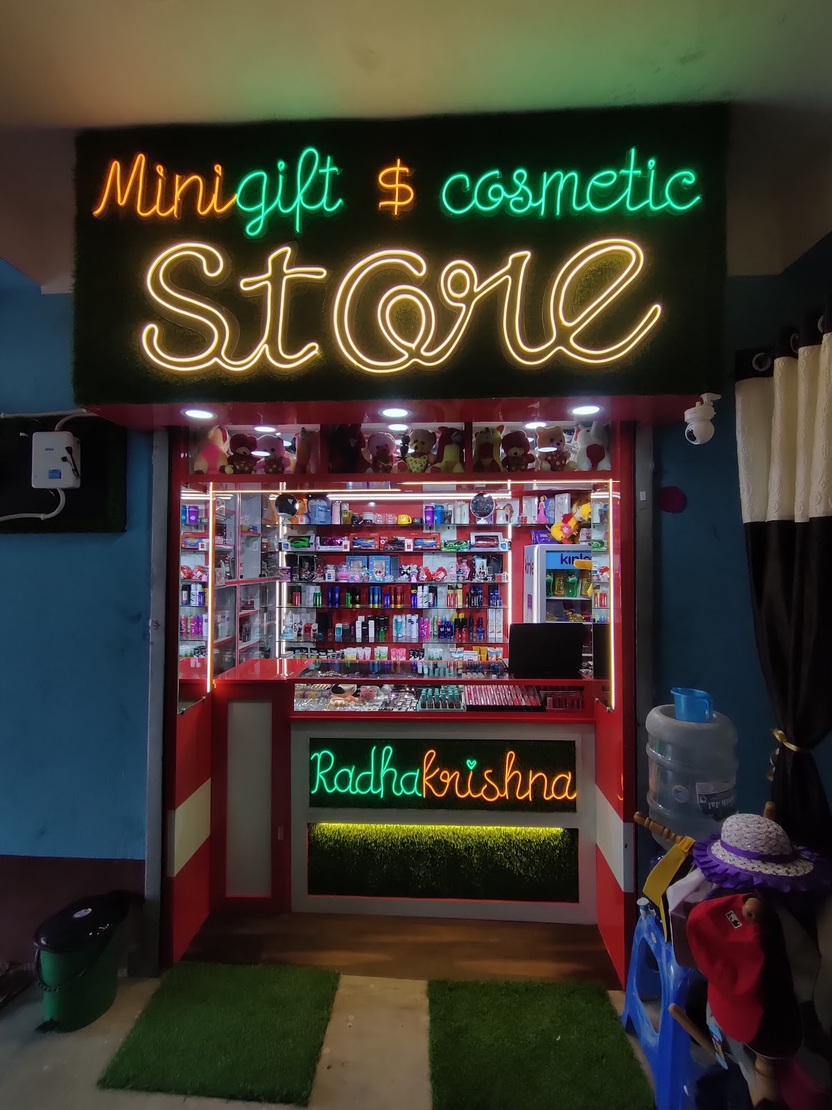 Mini Gift & Cosmetic Store