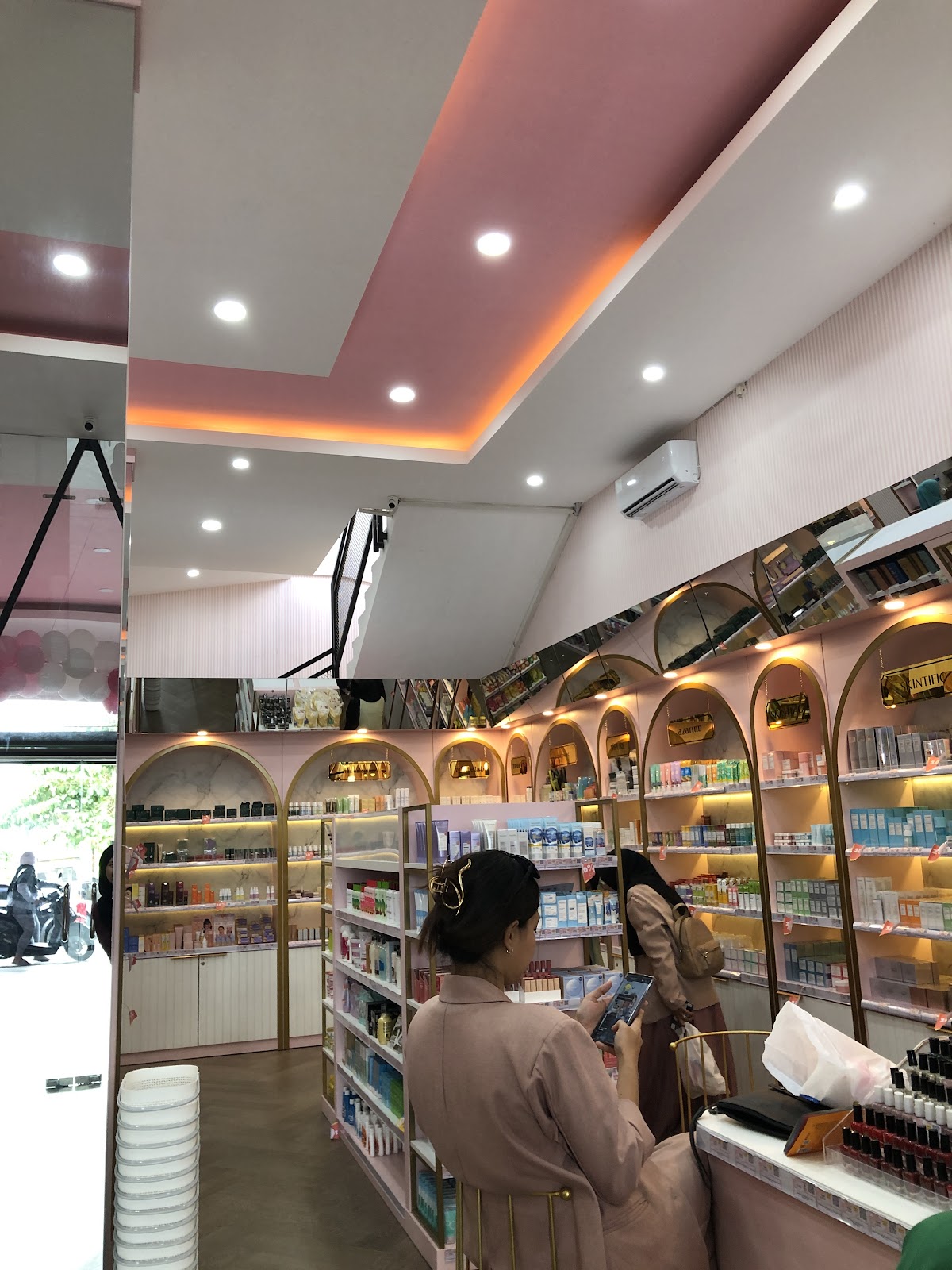 Elzaura Beauty & Cosmetics