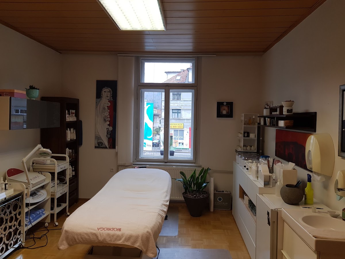 Kozmeticni studio crna macka