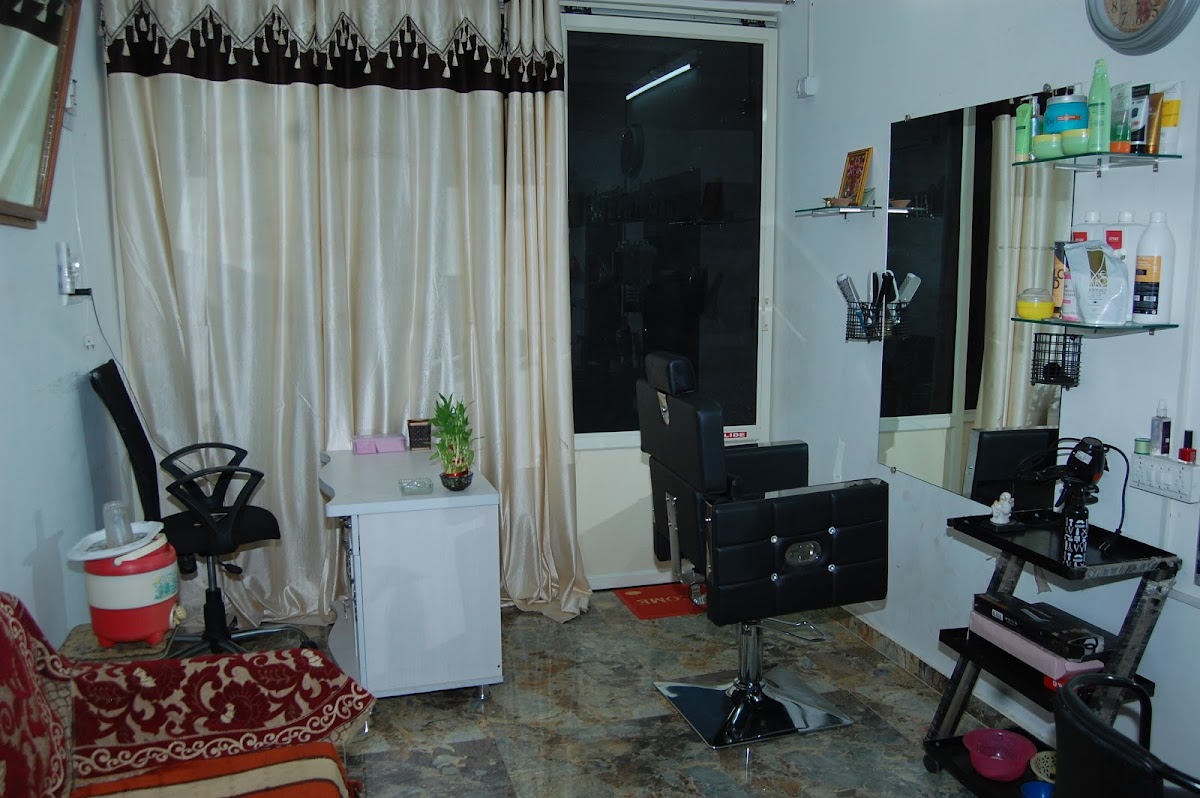 Akira Beauty Salon