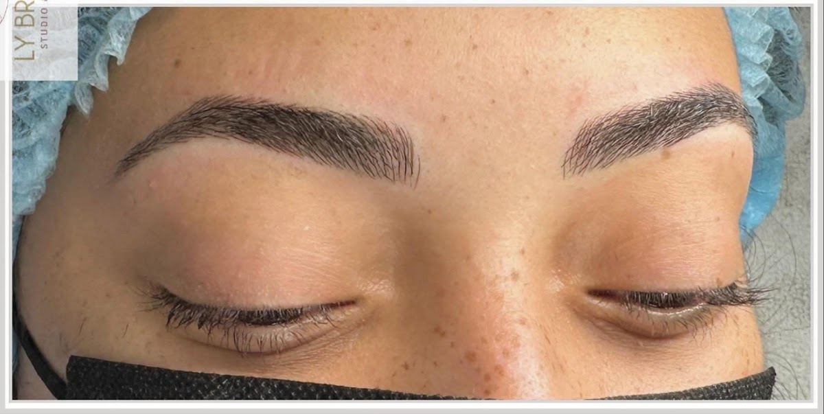 Ly Brows Studio y Salon