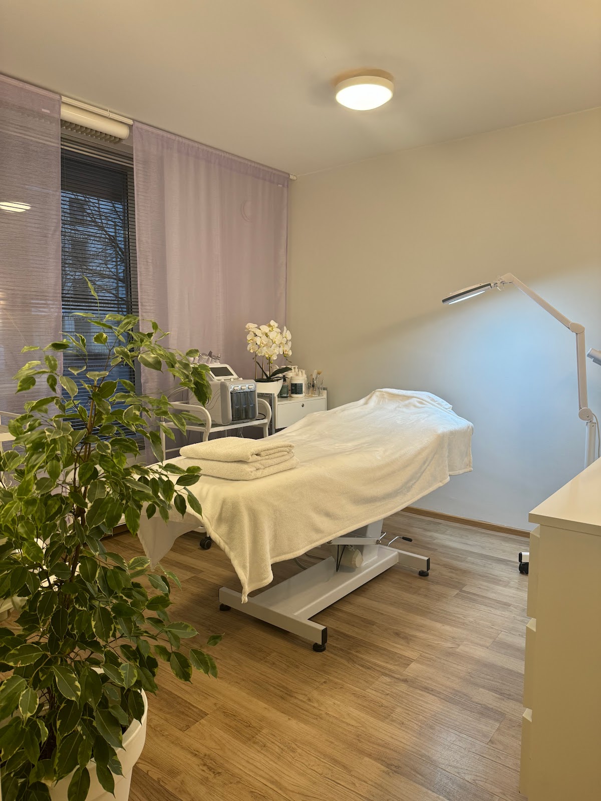 Beauty Salon Aza