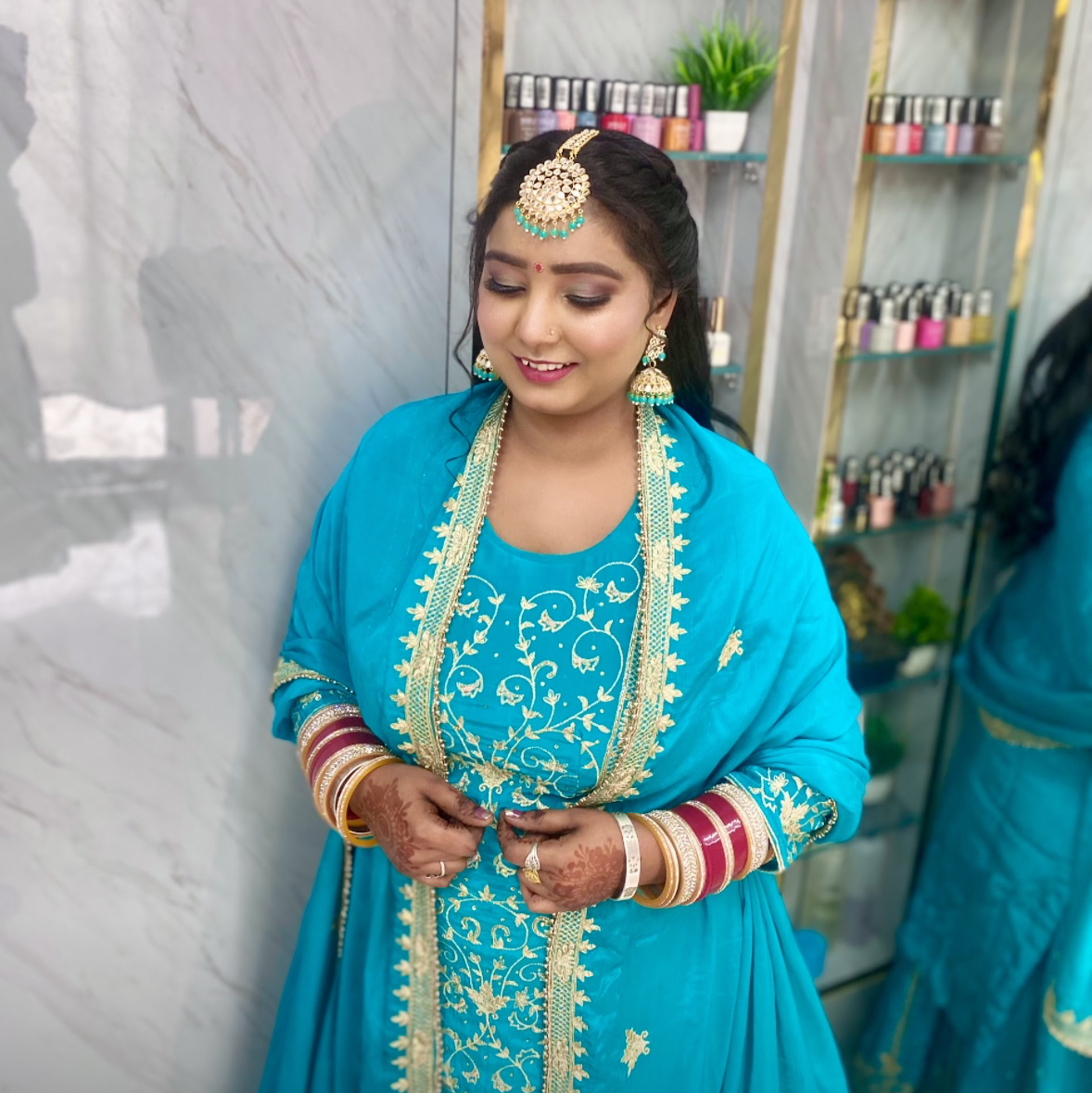 R Beauty Salon Luxury Salon