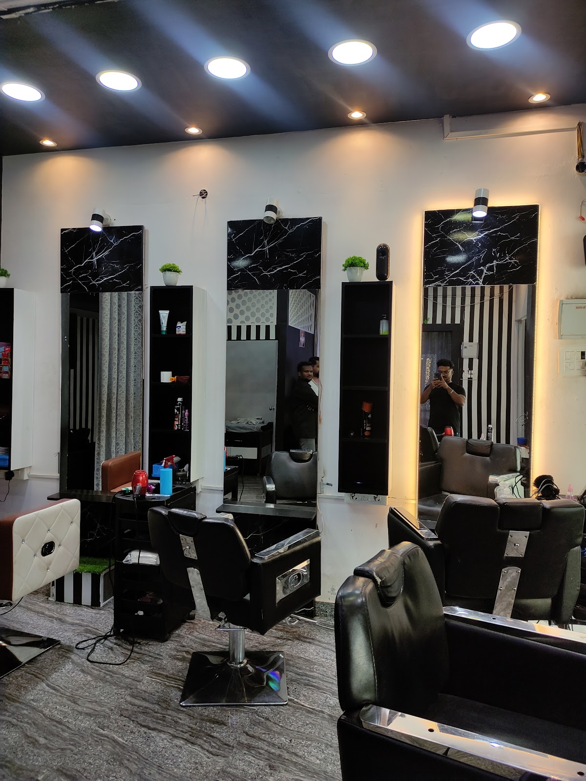 CLIEO BRIDAL & FAMILY SALON
