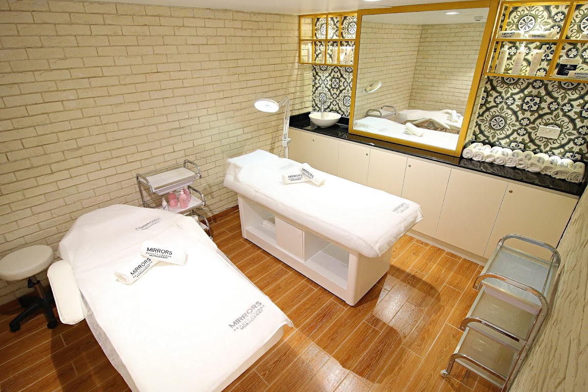 Mirrors Beauty Lounge - Muraqabat