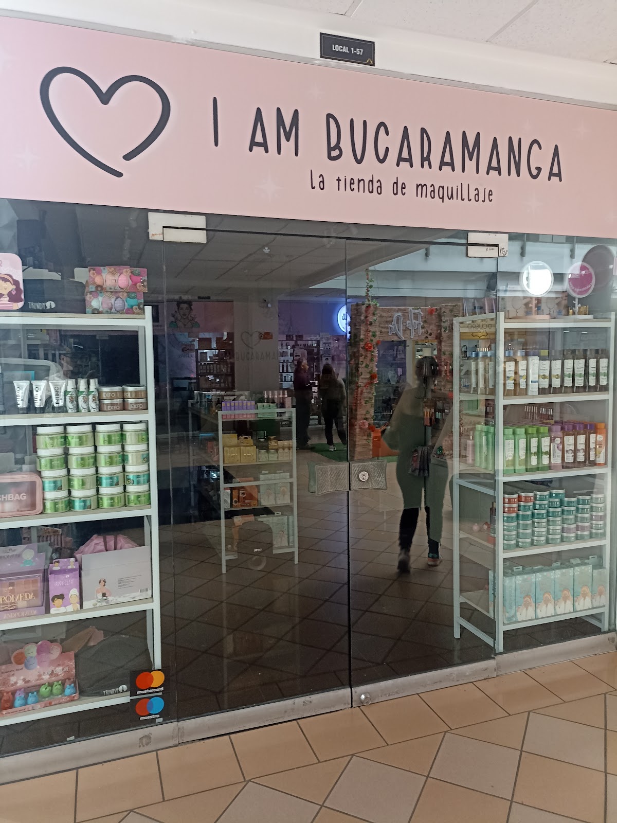 I AM BUCARAMANGA la tienda de maquillaje