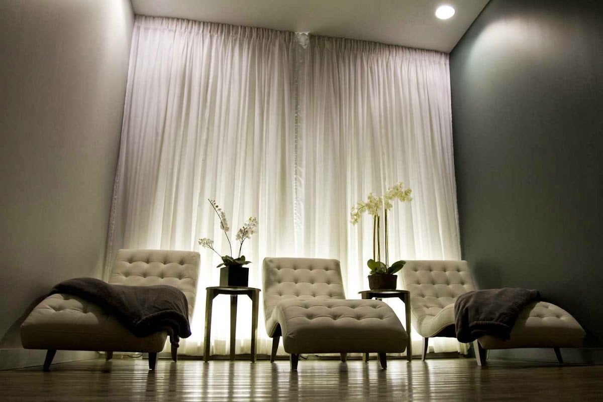 Juel Salon