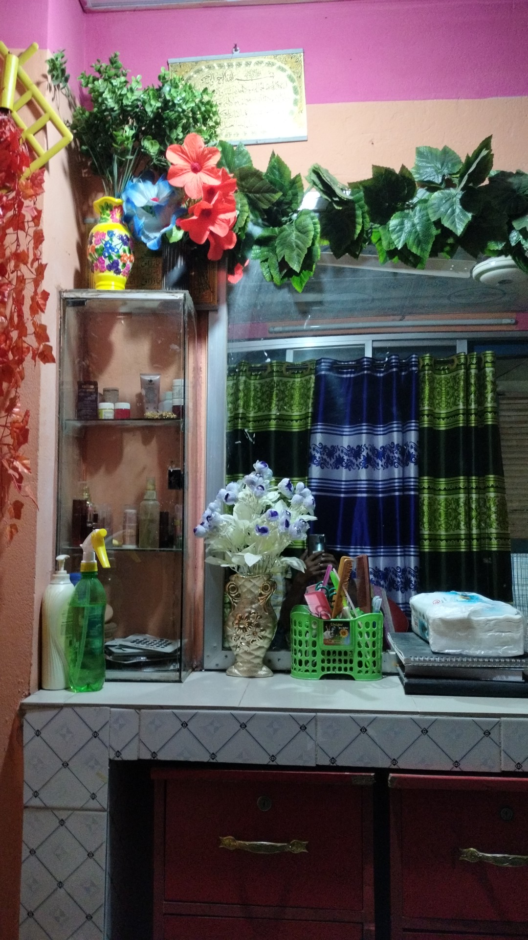 Aporna Beauty Parlour