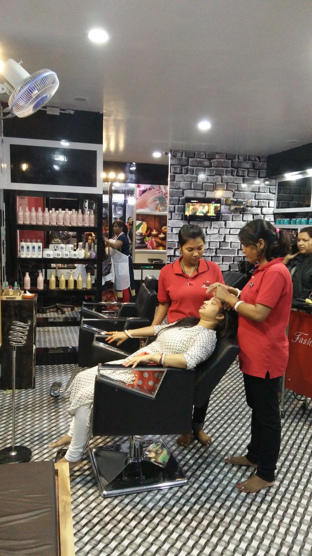Sarada Parlour Cum Spa