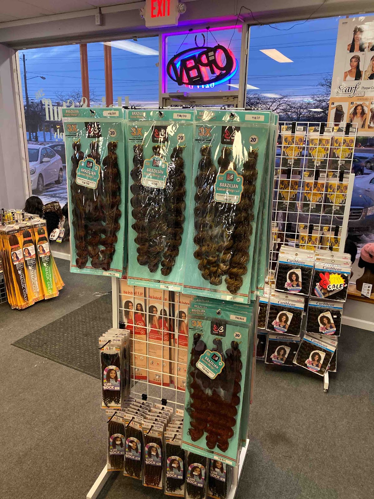 Hair & Stuff 216