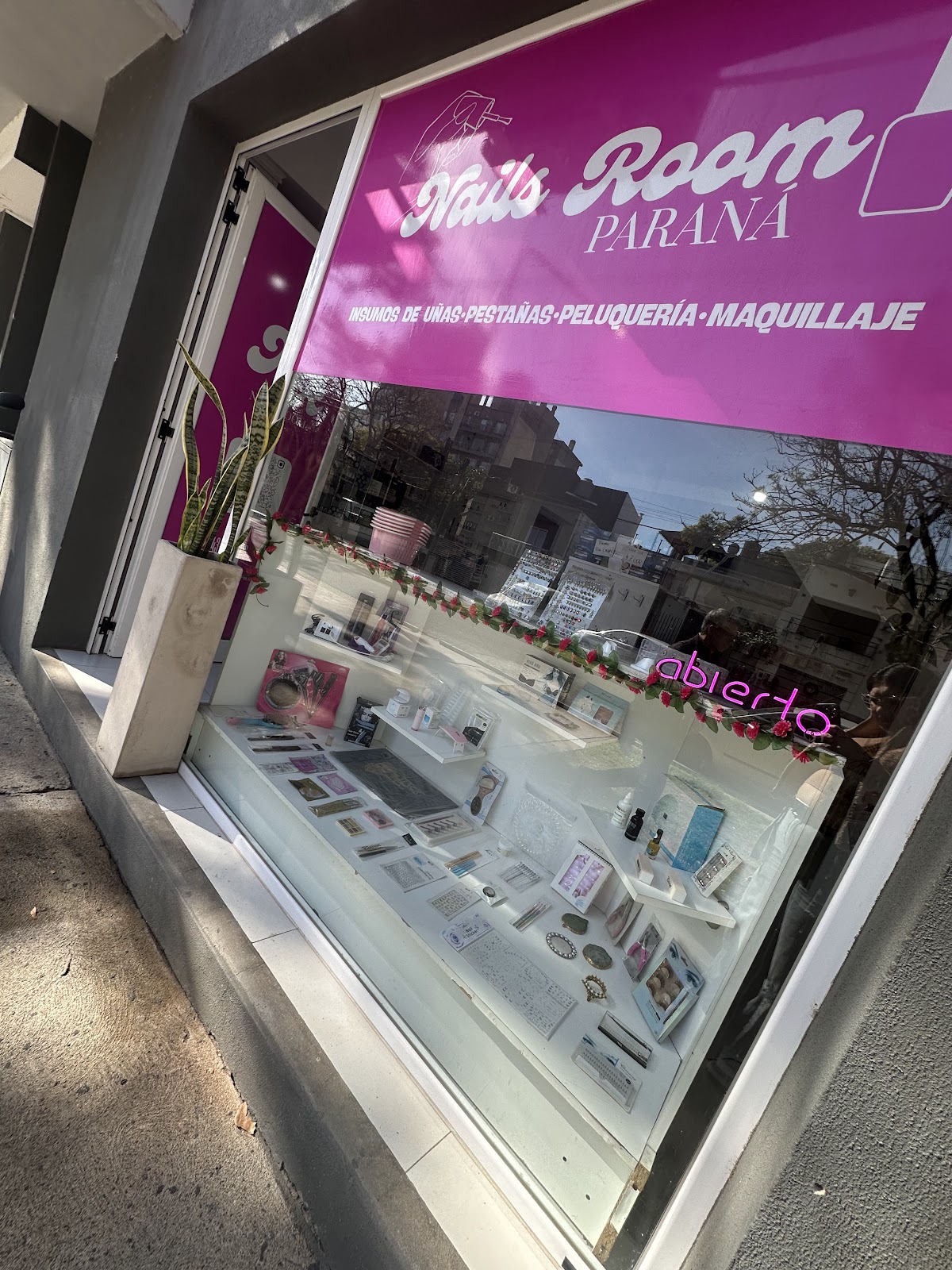 Nails Room