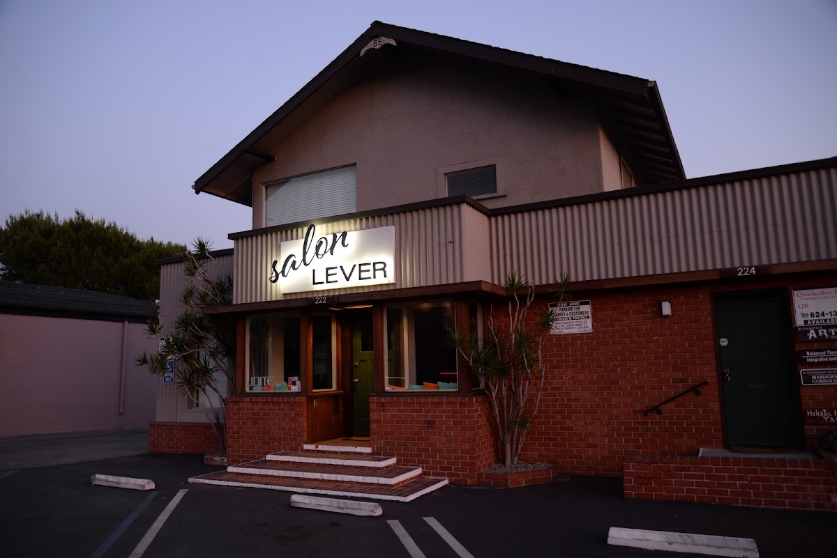 Salon Lever