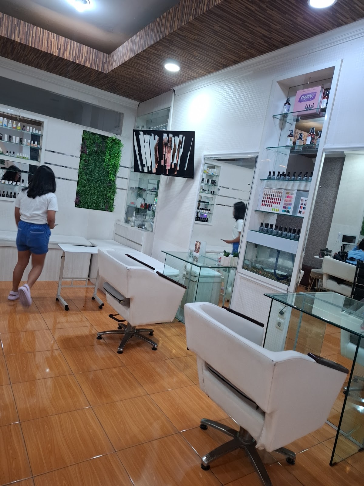 Adjie Salon