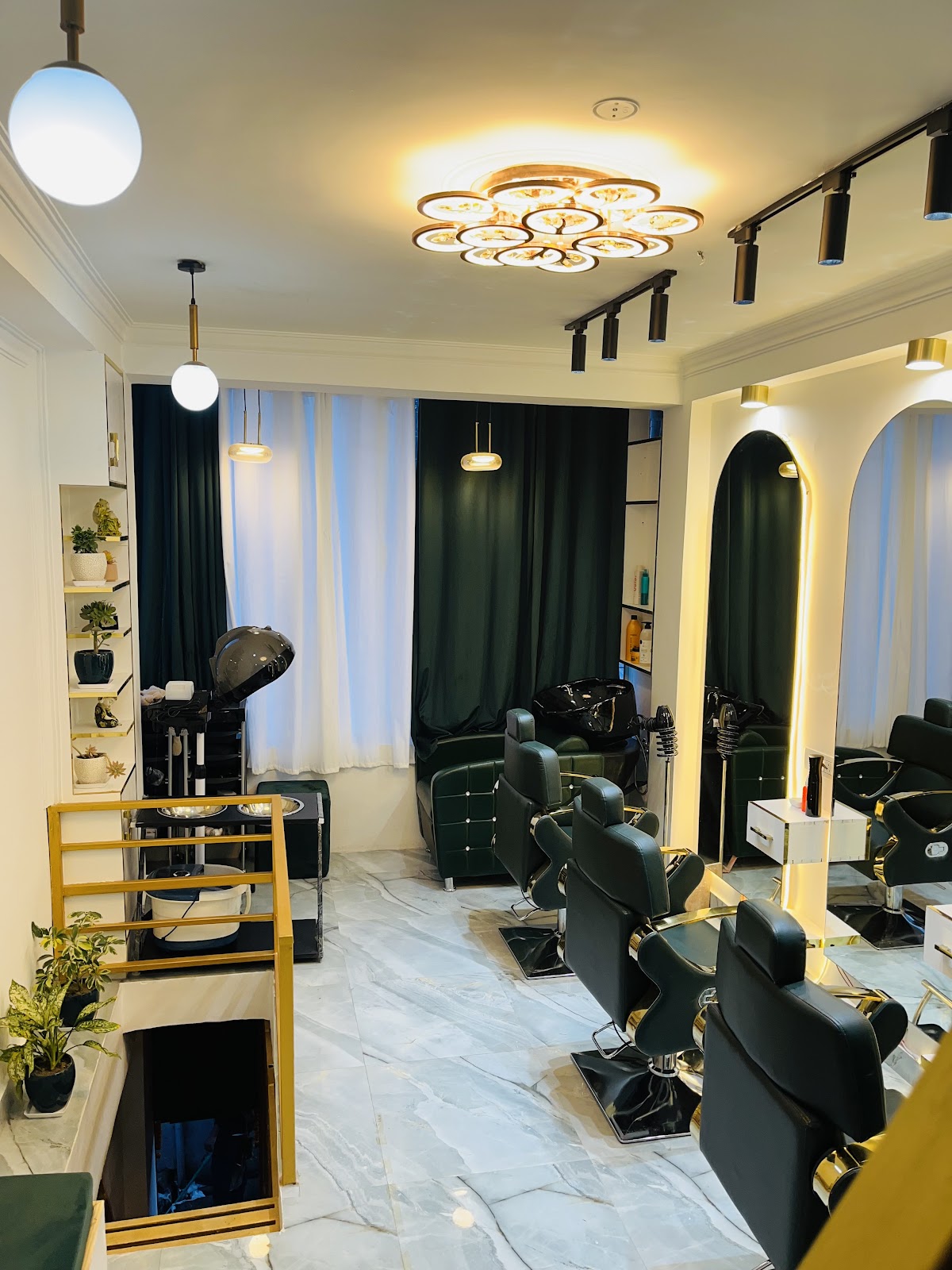 Sundari Arts & Beauty Salon