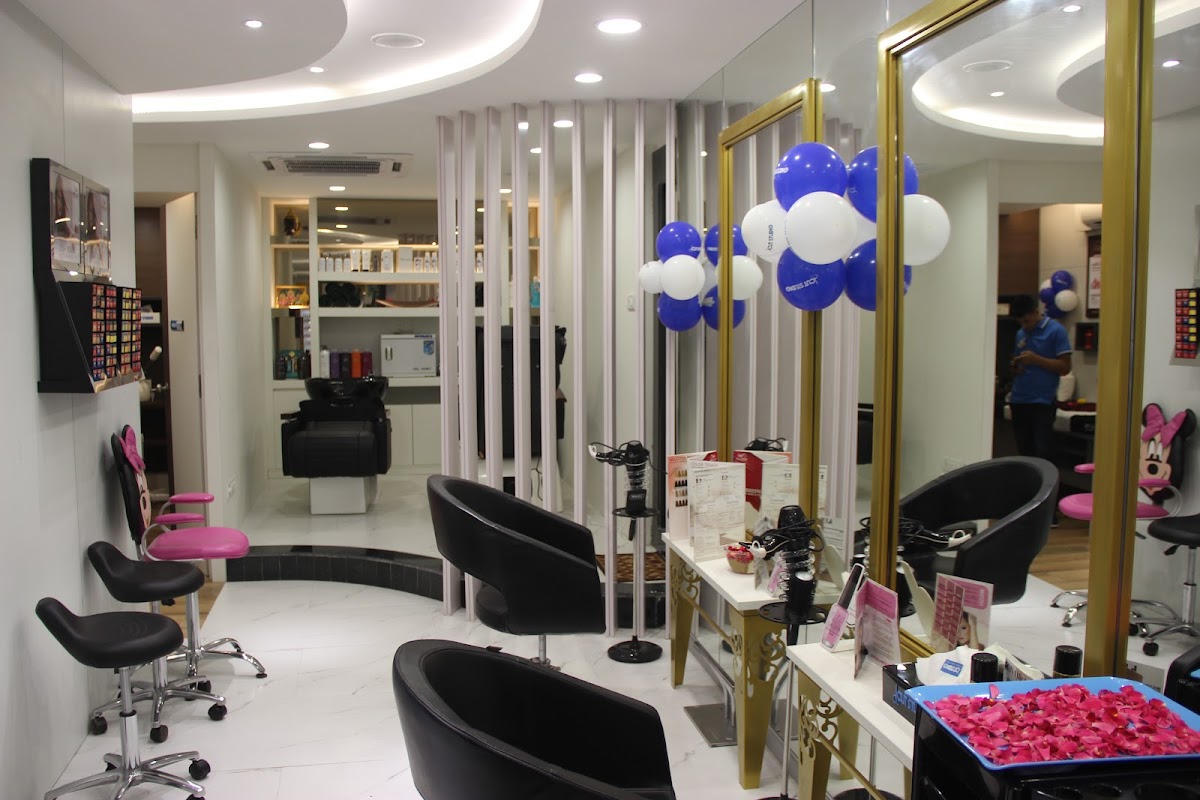 Cut Studio Family Salon & Spa