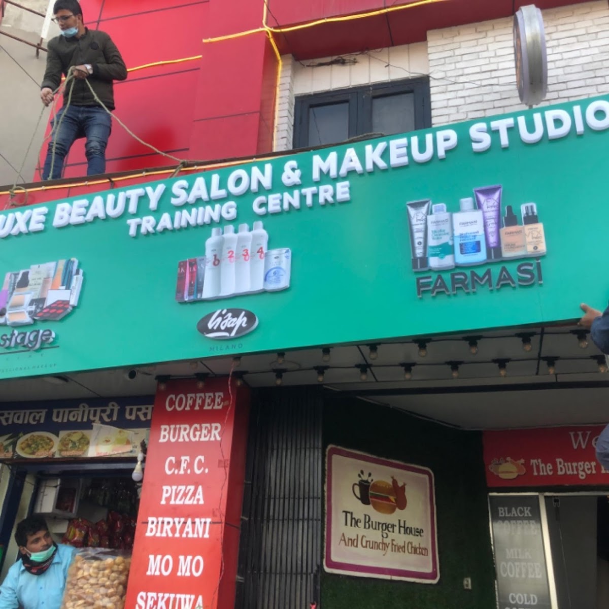 Delux Beauty Salon & Makeup Studio
