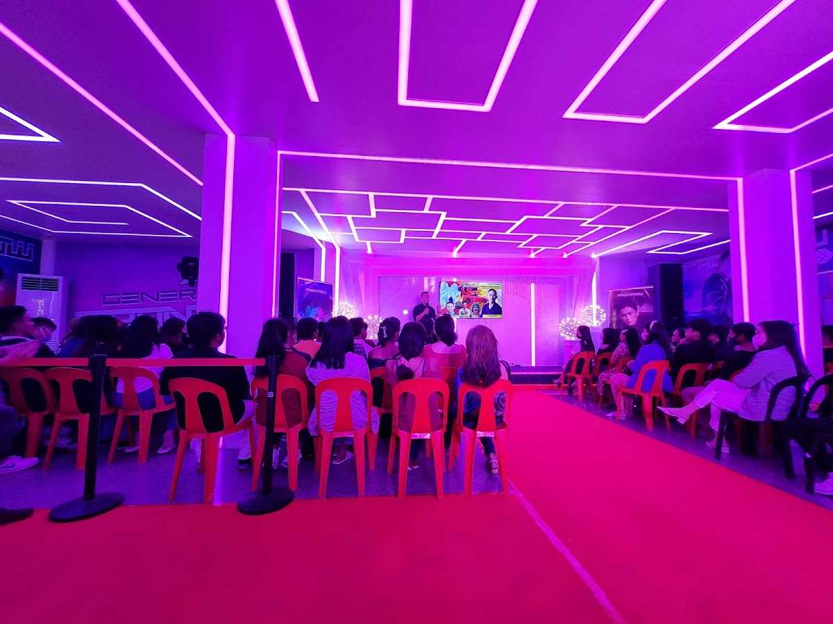 Luxxe White Tarlac