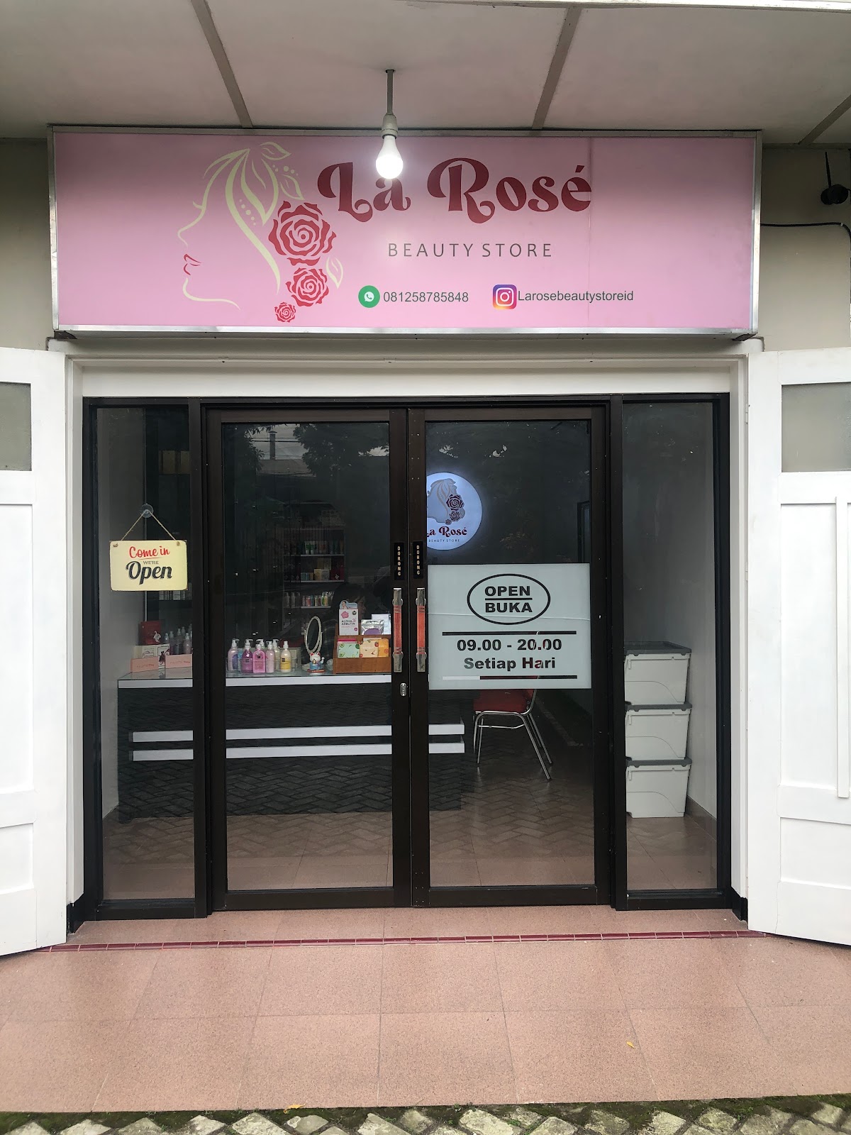Toko Kosmetik dan Studio Kecantikan La Rose