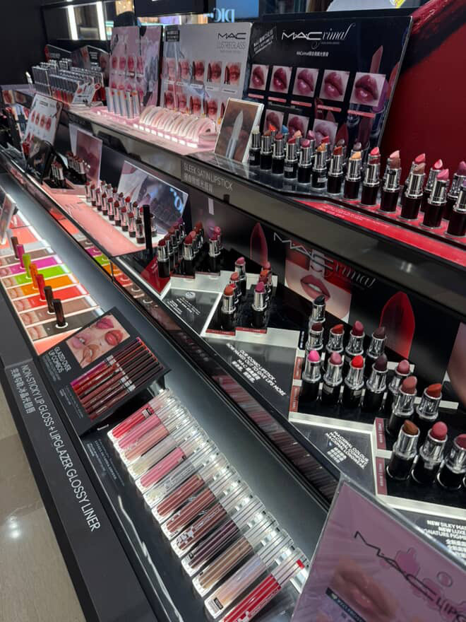 Taichung Top City M.A.C Professional Makeup