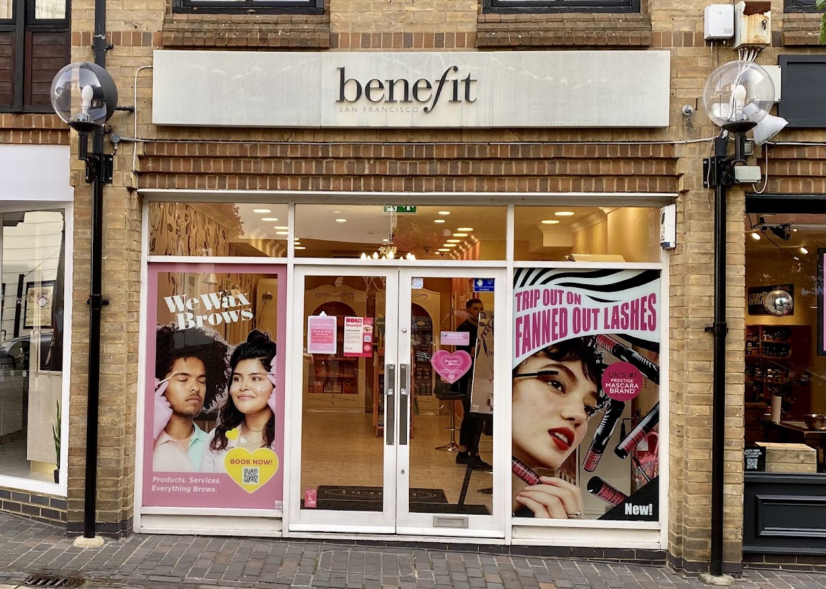 Benefit Cosmetics Boutique & BrowBar lounge