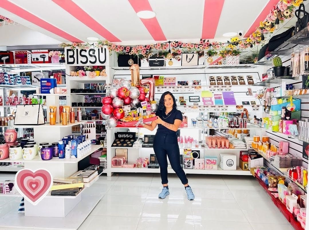 Tienda Las Chatias con Cosmeticos y Detalles