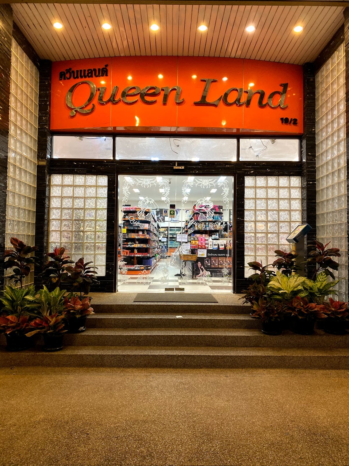 Queen Land