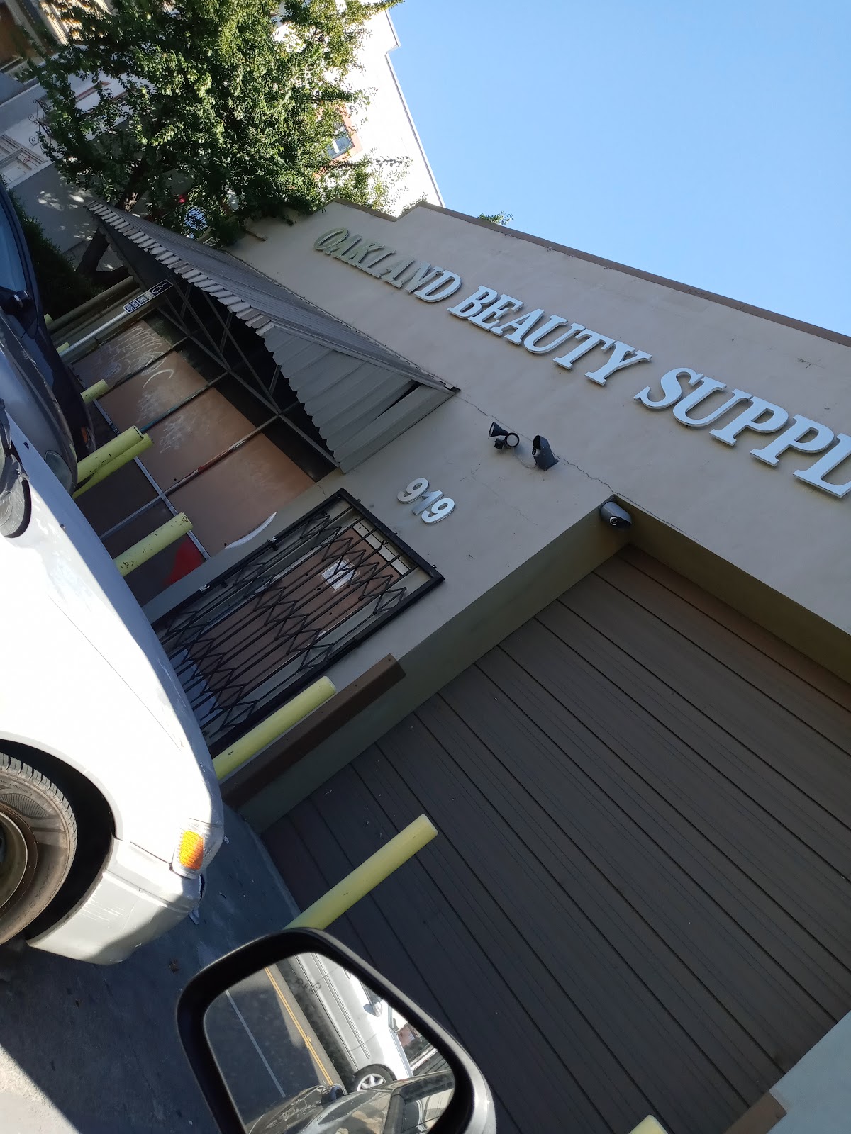 Oakland Nails & Beauty Supply