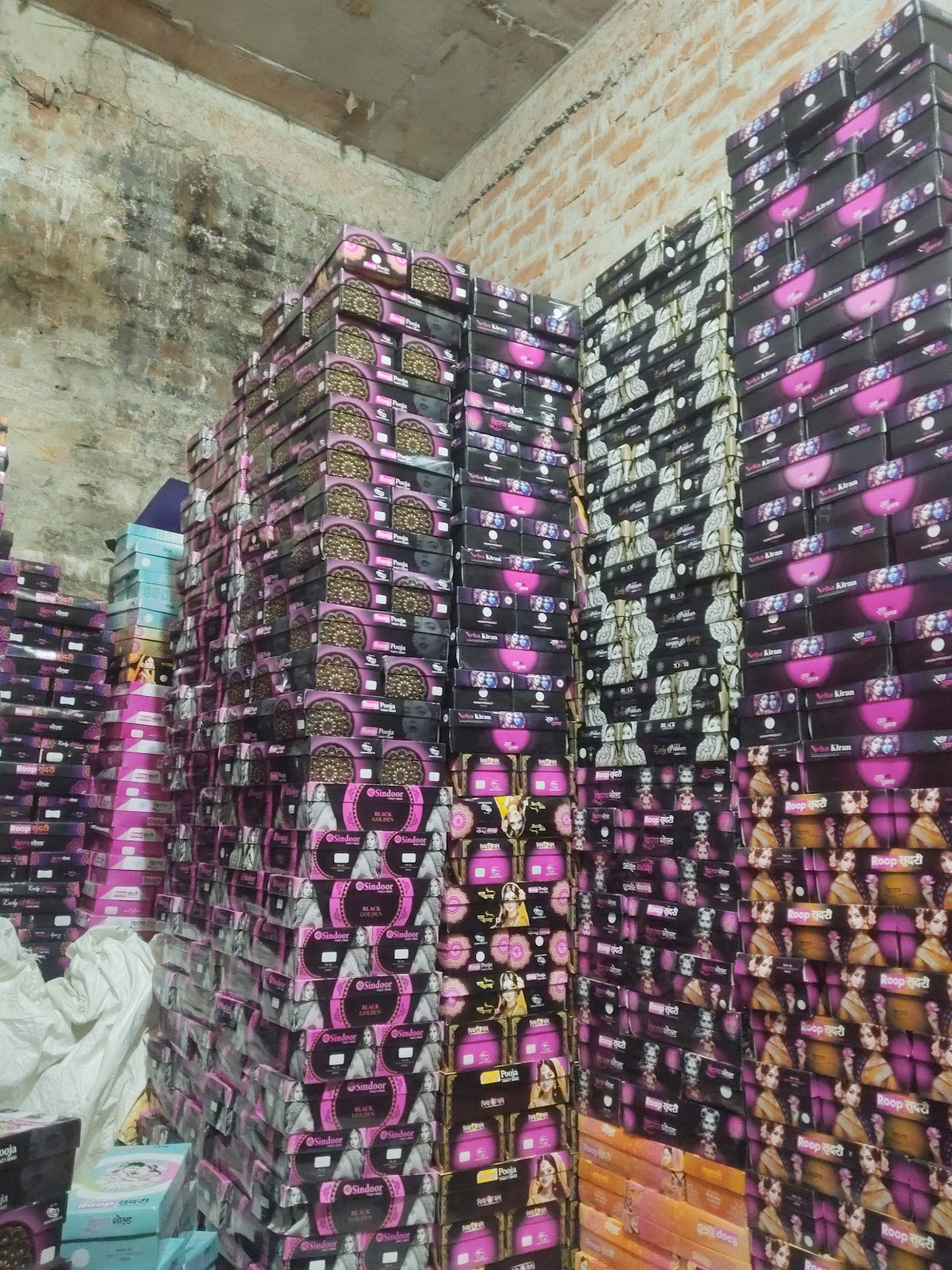 Yaadgar Bindi Store