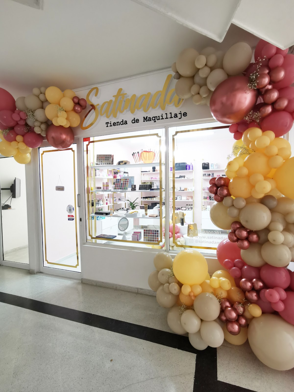 Satinada Makeup