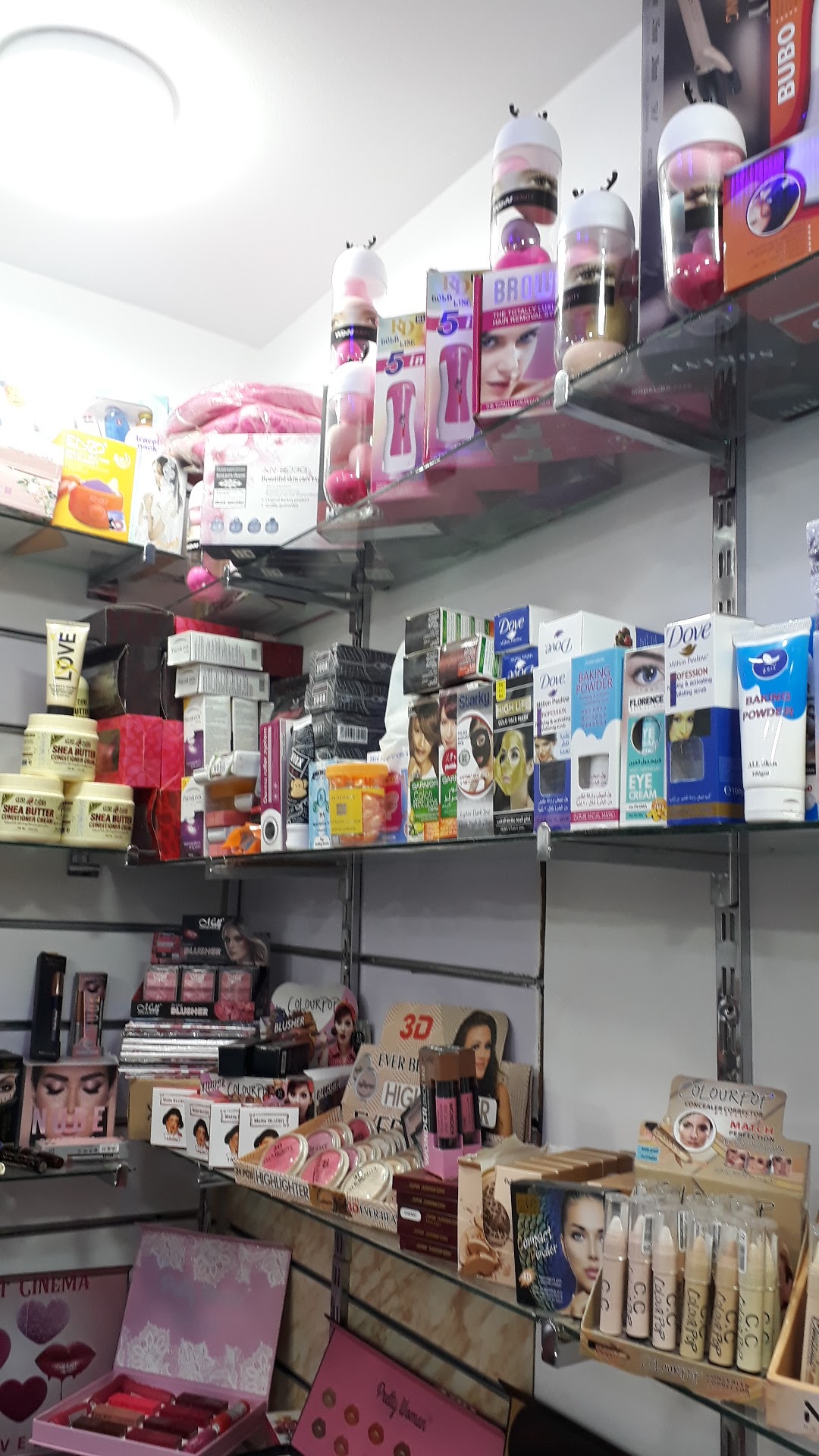 Alwan El Sama Makeup