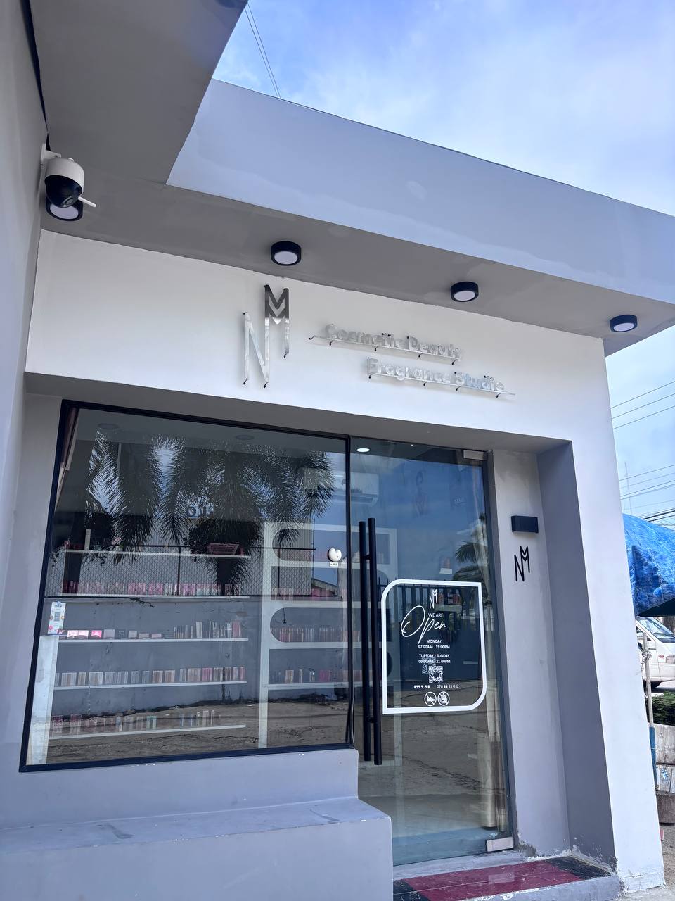 N M Cosmetic Beauty / Fragrance Studio