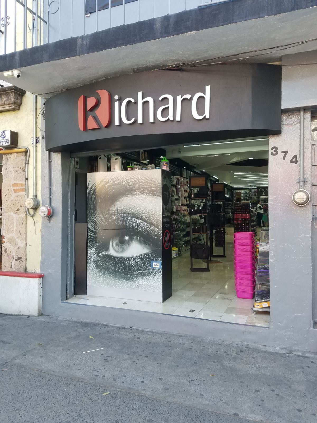 Comercial de Cosmetícos Richard